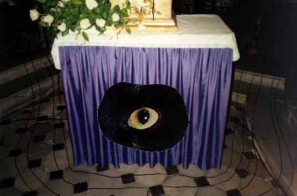 altar with cat's eye